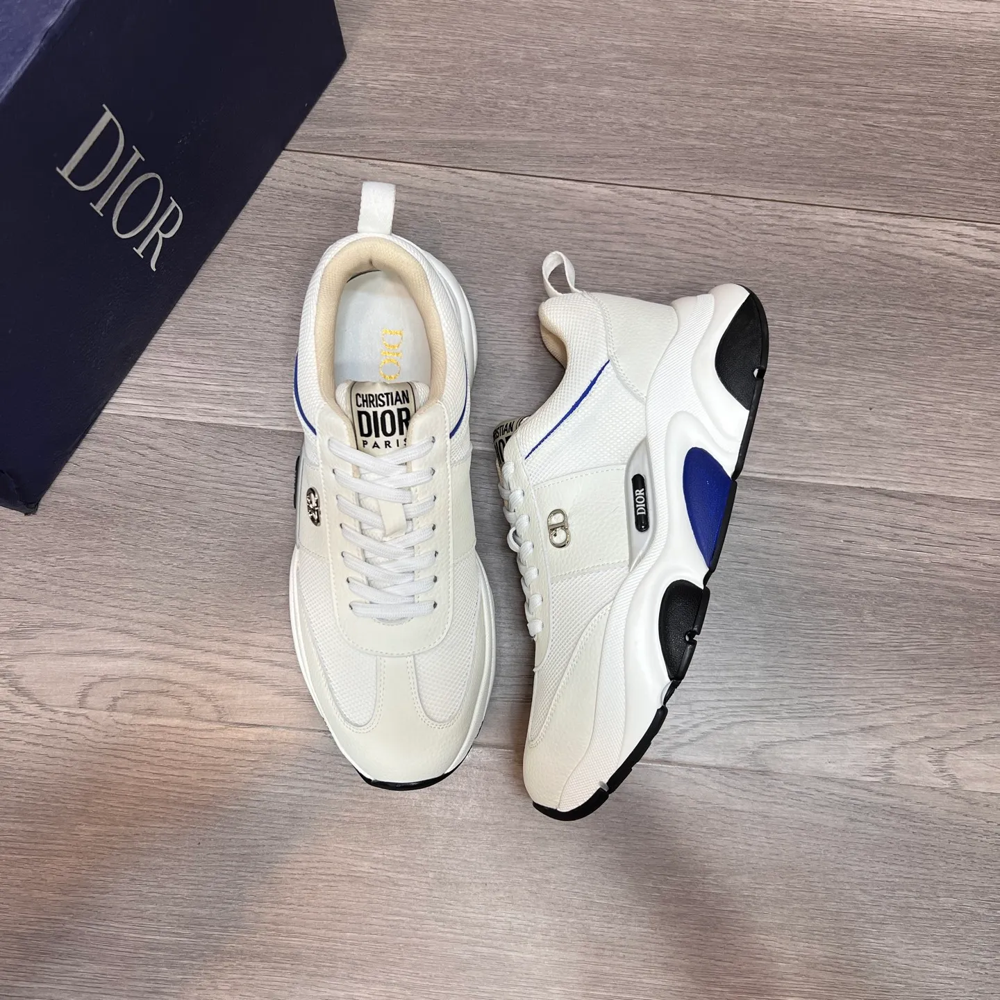 Factory price: 438💰Original Dior quality.~ Unique modern style sneakers. 🏃A must-have casual shoe for trendy men😍😍 Imported cowhide fabric, sheepskin foot pads (refuse to discolor and grind feet) soles: Original soles specially provided by the original factory, French lazy style design ⚠️Fit to the feet, original quality, super comfortable original soles. It’s like shooting the real thing🎬The real thing is better, high-quality sneakers, men’s shoe size: 38-44, (45 can be customized)